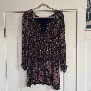 Free People Floral Tunic- Size Tag is Missing. Fits like a Small/Medium